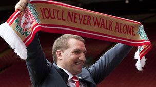 “苏超”冠军的排面，泰州市委书记和市长更衣室祝贺泰州夺冠（泰州加冕“苏超”冠军，市委书记、市长走进更衣室致贺）