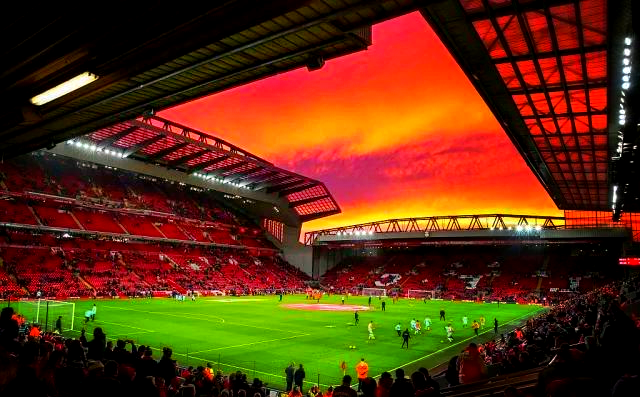 热刺短传渗透锋利如刃（热刺短传渗透刀锋般犀利）