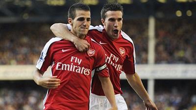 澳超半场：皮埃利亚斯染红，十人阿德莱德联暂2-1墨尔本城（澳超半场战报：皮埃利亚斯被罚下，少一人的阿德莱德联暂2-1领先墨尔本城）