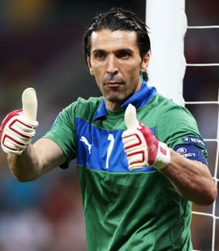 解放者杯半场：恩里克失良机，帕尔梅拉斯暂0-0弗拉门戈（解放者杯半场战报：恩里克错失良机，帕尔梅拉斯0-0弗拉门戈）