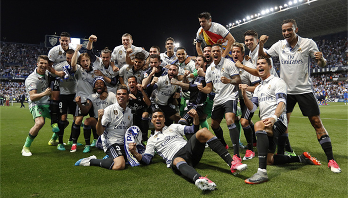 广东队在CBA俱乐部杯首战遭遇惨败，落后山西14分，外援表现不佳，失误频繁，防守被压制。（CBA俱乐部杯开门黑：广东队负于山西14分，外援低迷、失误频发，防守被动）