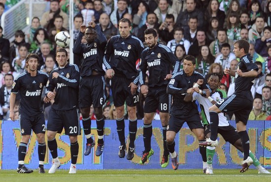 30万美元！迈阿密国际夺MLS冠军奖金揭秘，梅西带队创造双重收获（30万美元奖金曝光：迈阿密国际夺MLS桂冠内幕，梅西率队喜获双重回报）